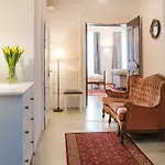 Апартаменты Codelli Deluxe Fresco Centre App With Balcony *