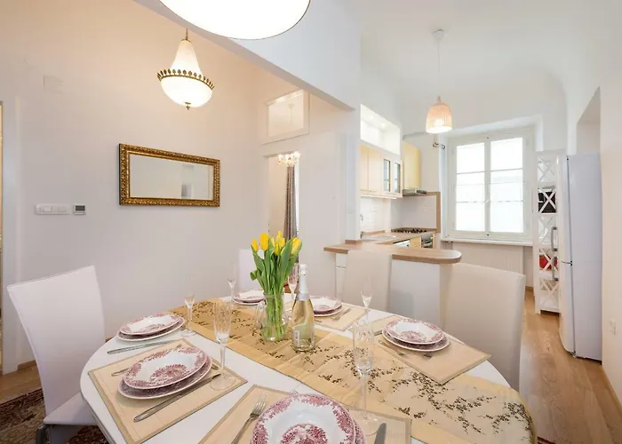 Codelli Deluxe Fresco Centre App With Balcony