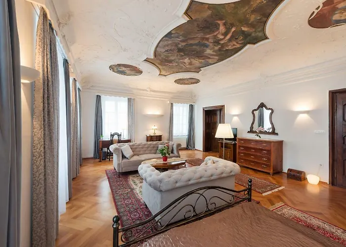 Codelli Deluxe Fresco Centre App With Balcony Apartman