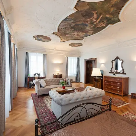 Codelli Deluxe Fresco Centre App With Balcony Apartman