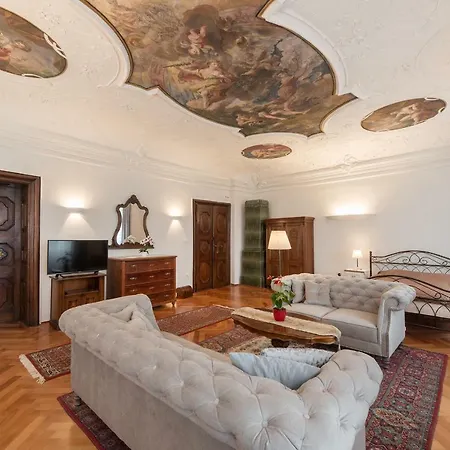 Codelli Deluxe Fresco Centre App With Balcony דירה