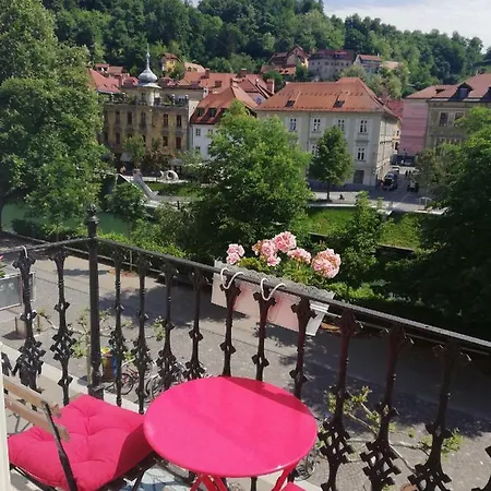Codelli Deluxe Fresco Centre App With Balcony Apartment *