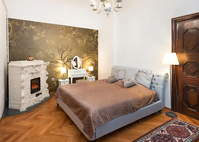 Codelli Deluxe Fresco Centre App With Balcony リュブリャナ