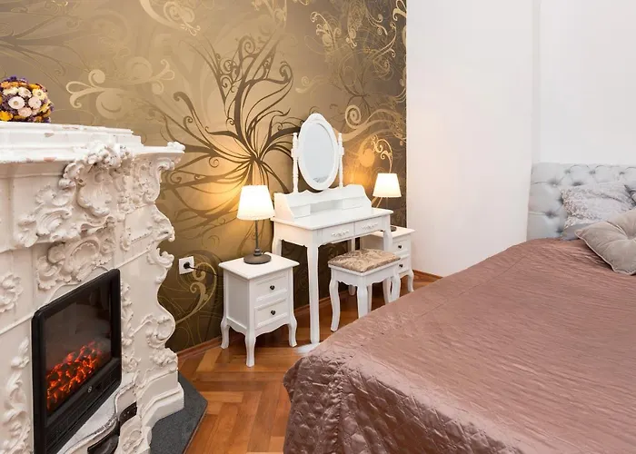 Codelli Deluxe Fresco Centre App With Balcony *