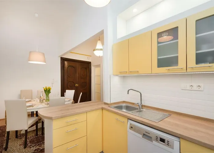 Codelli Deluxe Fresco Centre App With Balcony Appartement