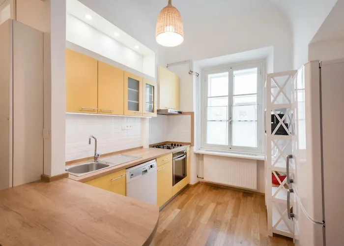 Codelli Deluxe Fresco Centre App With Balcony Appartement