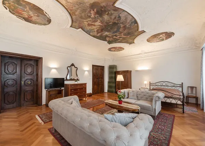 Codelli Deluxe Fresco Centre App With Balcony Appartement